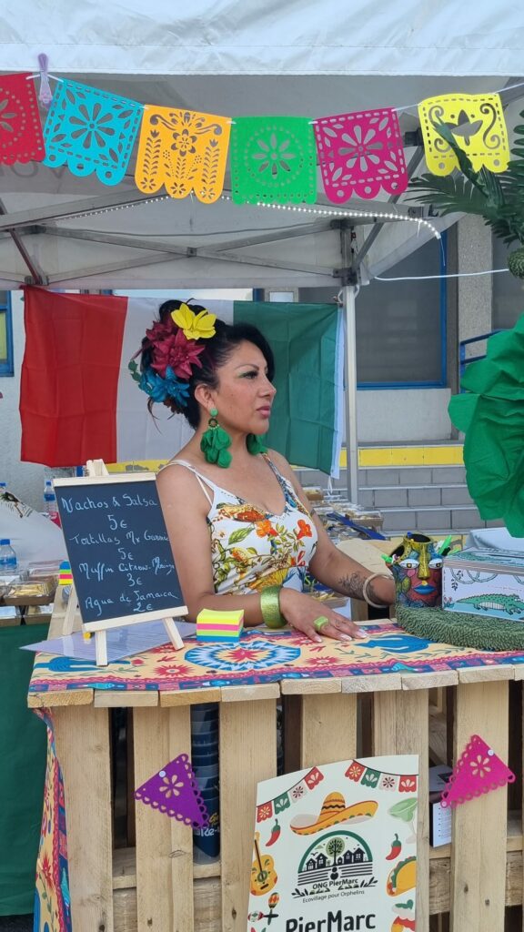 Fabiola a partagé avec les visiteurs bien plus que les saveurs du Mexique : un sourire, une culture et le plaisir de la rencontre.